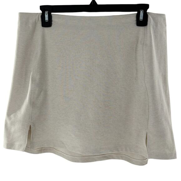 Outdoor Voices Milkstone Cream Heathered Warmup 2.5" Skort - Picture 5 of 11